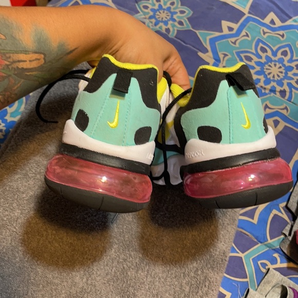 Nike Air Max reacts 270 - Picture 3 of 6